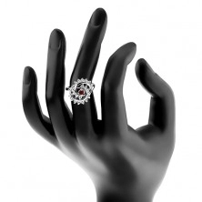 Lesklý prsten s ozdobnou spirálou s čirým lemem, tmavě červený zirkon