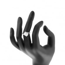 Lesklý prsten se zahnutými rameny, zirkonový obdélník v čirém odstínu