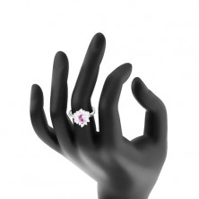 Prsten ve stříbrném odstínu s ametystově fialovým zrnem, čiré zirkony