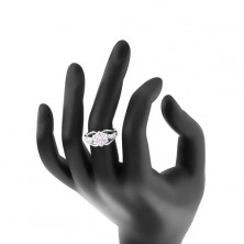 Prsten se zirkonovým květem a rozdělenými rameny, trojice čirých zirkonů
