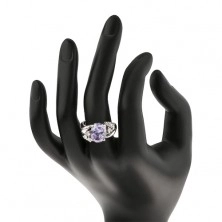 Prsten s lesklými rameny, broušený ovál, trojice čirých kulatých zirkonků