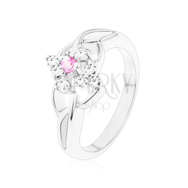 Třpytivý prsten ve stříbrné barvě, čirý kosočtverec s růžovým středem