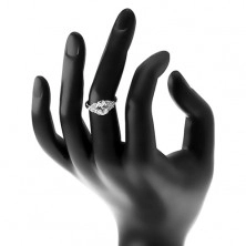 Lesklý prsten se zúženými rameny, broušené zirkony v transparentní barvě