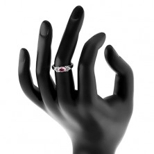 Blýskavý prsten ve stříbrném odstínu, růžovo-čirá zirkonová mašlička