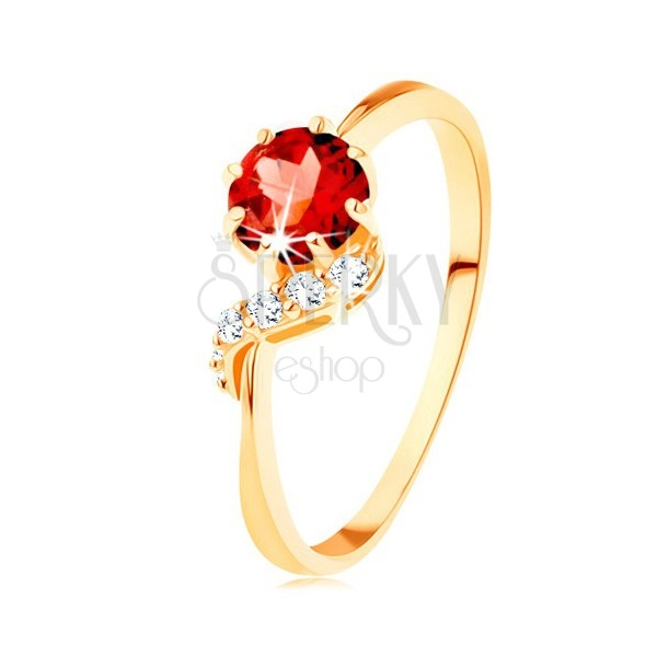 Zlatý prsten 585 - kulatý granát červené barvy, blýskavá vlnka