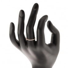Zlatý prsten 585 - tenká lesklá ramena, blýskavá zirkonová linie čiré barvy