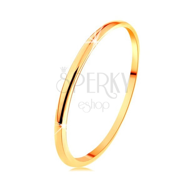 Tenký prsten ve žlutém 14K zlatě, hladký a mírně vypouklý povrch