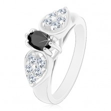 Lesklý prsten ve stříbrném odstínu, blýskavá mašlička s černým oválem