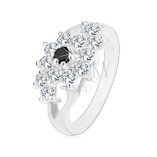 Prsten ve stříbrné barvě, rozdělená ramena, čirý kvítek s černým středem