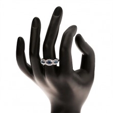 Prsten ze stříbra 925, tři tmavomodré oválné zirkony v čirých konturách