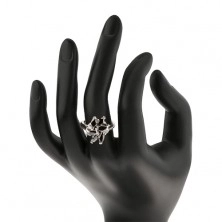 Prsten zdobený broušenými zrnky černé barvy, dva kulaté čiré zirkony