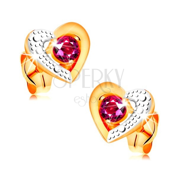 Zlaté náušnice 585 - růžový rubín ve dvoubarevném obrysu srdce, gravírování