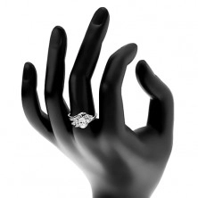Lesklý prsten se zahnutými rameny, čirý ovál, blýskavé čiré zirkonky, obloučky