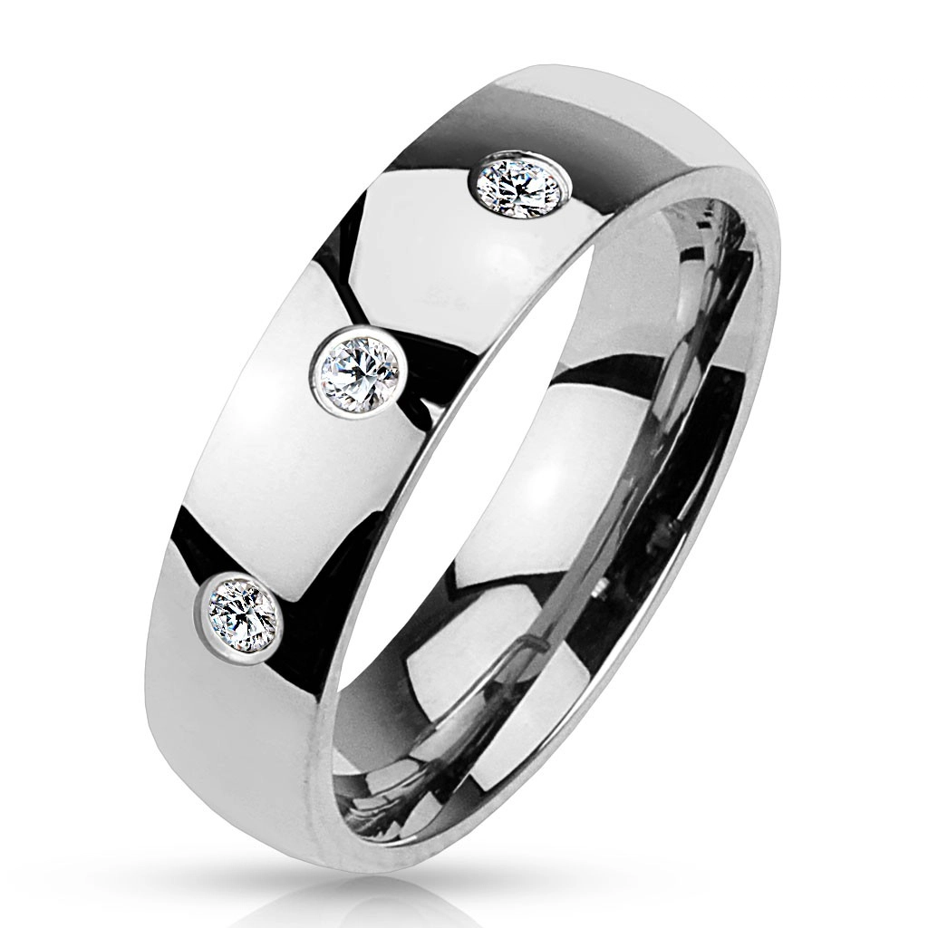 Ocelový prsten stříbrné barvy, lesklý hladký povrch, tři čiré zirkony, 6 mm - Velikost: 67