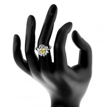 Prsten ve stříbrném odstínu, velký broušený ovál, kulaté a obdélníkové zirkony
