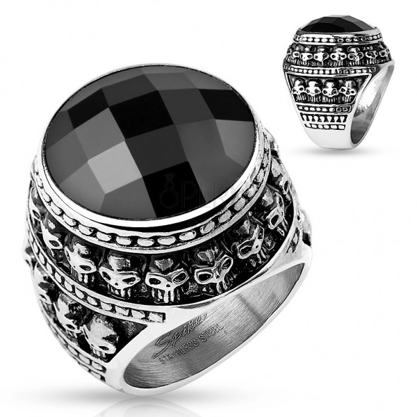 Patinovaný ocelový prsten, černý broušený kámen, obrys z malých lebek