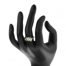 Prsten se zúženými zahnutými rameny, tři barevná broušená zrnka, čiré zirkonky