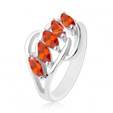 Prsten stříbrné barvy, lesklé obloučky, pás oranžových broušených zrnek
