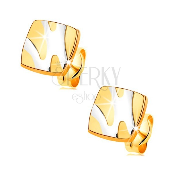 Zlaté 14K náušnice - lesklý čtverec s asymetrickými liniemi z bílého zlata