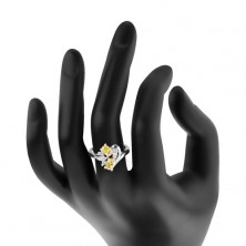 Prsten s jemně zahnutými rameny, broušené ovály a čiré zirkonky