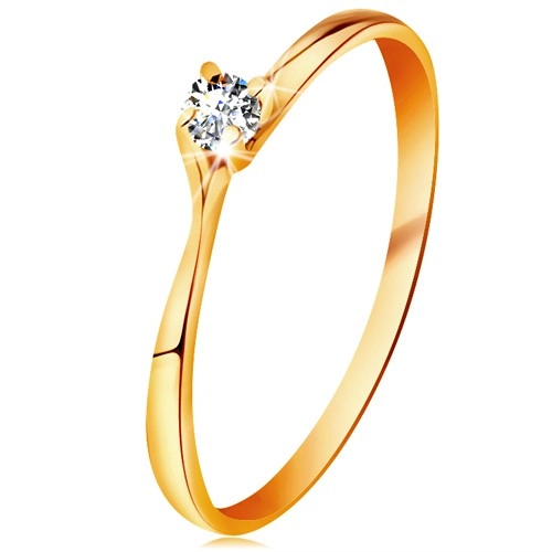 Prsten ve žlutém 14K zlatě - třpytivý čirý briliant v lesklém vyvýšeném kotlíku - Velikost: 57