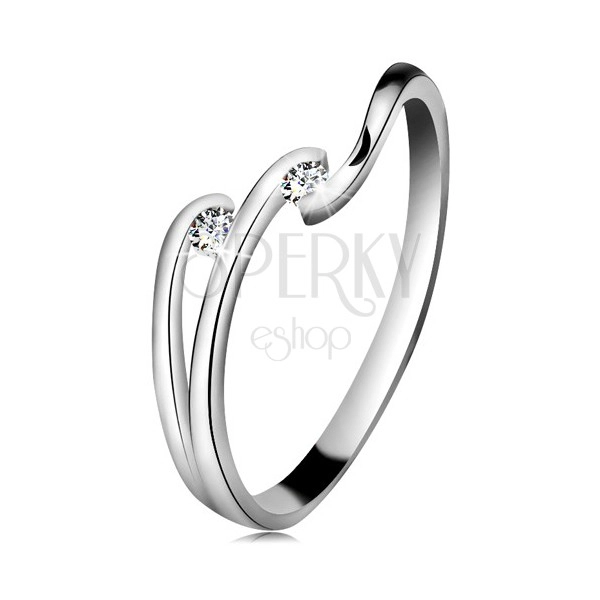 Diamantový prsten z bílého 14K zlata - dva blýskavé čiré brilianty, lesklé linie ramen