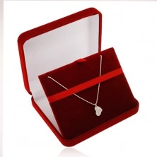 Tmavě červená velká krabička na řetízek nebo náhrdelník, sametový povrch