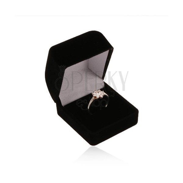 Sametová krabička na prsten nebo náušnice, černá barva, zkosená horní část