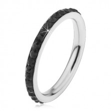 Ocelový prsten stříbrné barvy, blýskavé černé zirkonky
