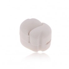 Bílá sametová krabička na dva prsteny nebo náušnice, spojené slzičky