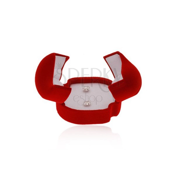 Sametová krabička červené barvy na dva prsteny nebo náušnice, zahnuté kapky