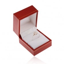 Dárková krabička na prsten, tmavě červený koženkový povrch, lem zlaté barvy