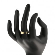 Prsten z chirurgické oceli, vyvýšený otáčivý pás zlaté barvy, úzké okraje