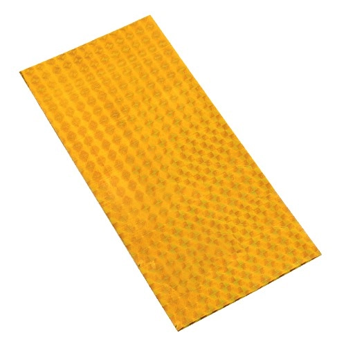 Celofánový sáček ve zlatém odstínu se čtvercovým vzorem a barevným leskem
