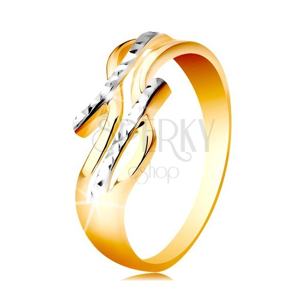 Prsten ze 14K zlata - dvoubarevná, rozdělená a zvlněná ramena, blýskavé zářezy