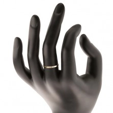 Zlatý prsten 585 - linie čtyř čirých briliantů, tenká lesklá ramena
