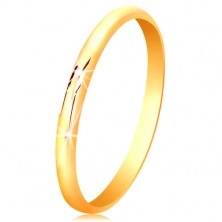 Prsten ve žlutém 14K zlatě, hladký, lesklý a mírně vypouklý povrch