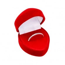 Srdíčková krabička na prsten nebo náušnice - červený sametový povrch