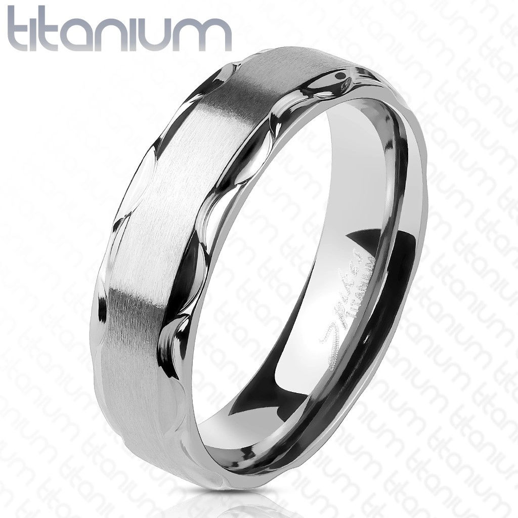 Prsten z titanu s matným středem a lesklými vlnitými okraji, 6 mm - Velikost: 49