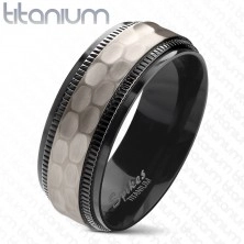Titanový prsten, černé vroubkované okraje, broušený matný středový pás, 8 mm