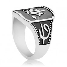 Ocelový prsten, černý obdélník s keltským uzlem a třemi hvězdami