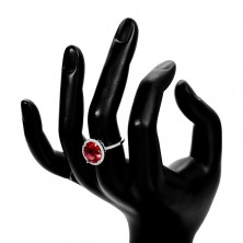 Stříbrný 925 prsten - oválný červený zirkon, čirá zirkonová obruba
