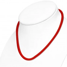 Červený náhrdelník obtočený lesklou nití, nastavitelná délka, karabinka