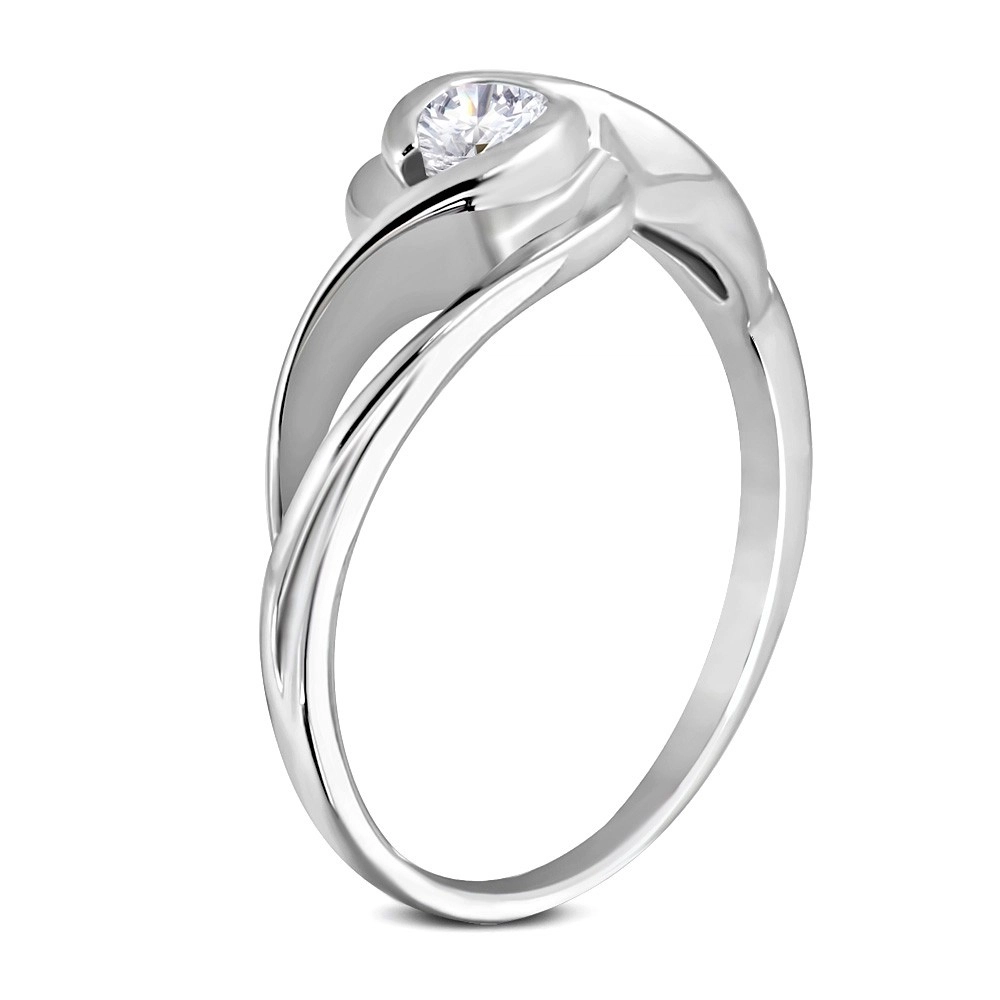Prsten z chirurgické oceli stříbrné barvy, zvlněná ramena, kulatý čirý zirkon - Velikost: 58