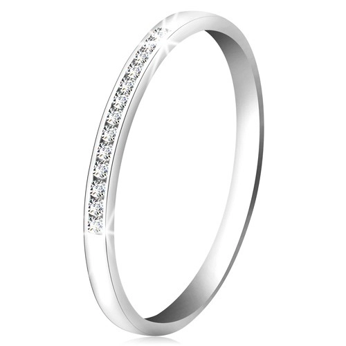 Briliantový prsten z bílého 14K zlata - blýskavá linie drobných čirých diamantů - Velikost: 62