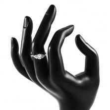 Zásnubní prsten, stříbro 925, větší čirý zirkon uprostřed a menší po stranách
