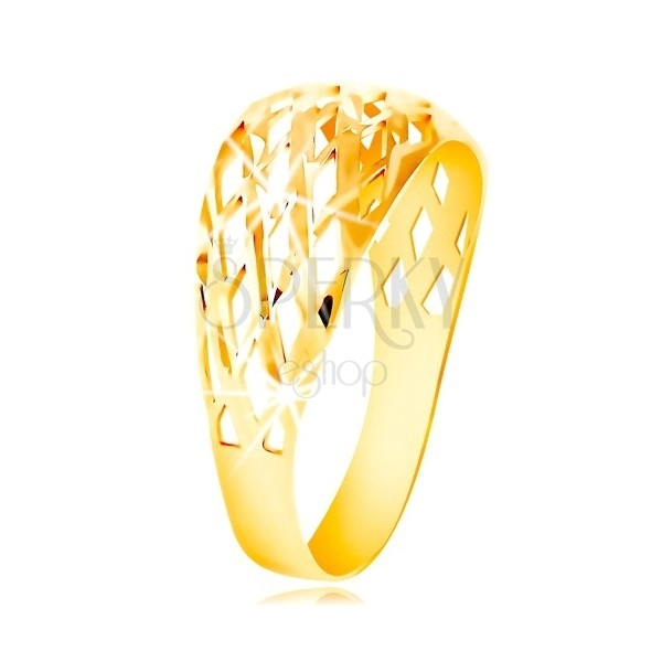 Prsten ze žlutého 14K zlata - mřížka z tenkých blýskavých linií, drobné zářezy