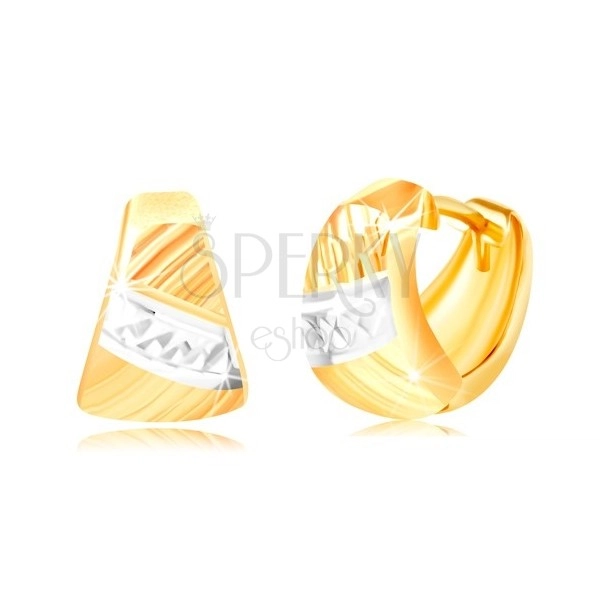 Náušnice ze zlata 585 - zaoblený trojúhelník, šikmé rýhy, pás bílého zlata
