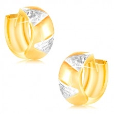 Kloubové zlaté náušnice 14K - širší kroužek s trojúhelníky z bílého zlata