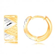Náušnice ve 14K zlatě - širší kroužek s trojúhelníky z bílého a žlutého zlata